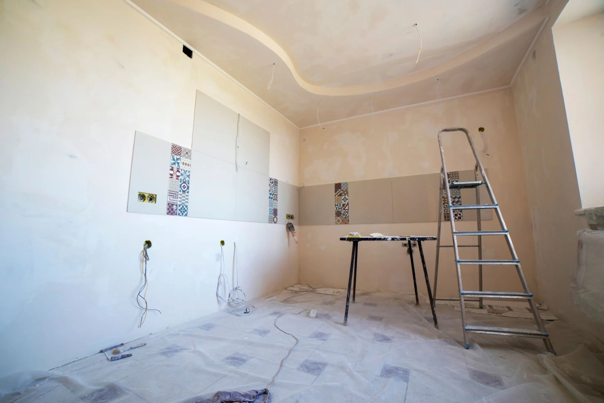 Reprise des enduits avant peinture dans un appartement